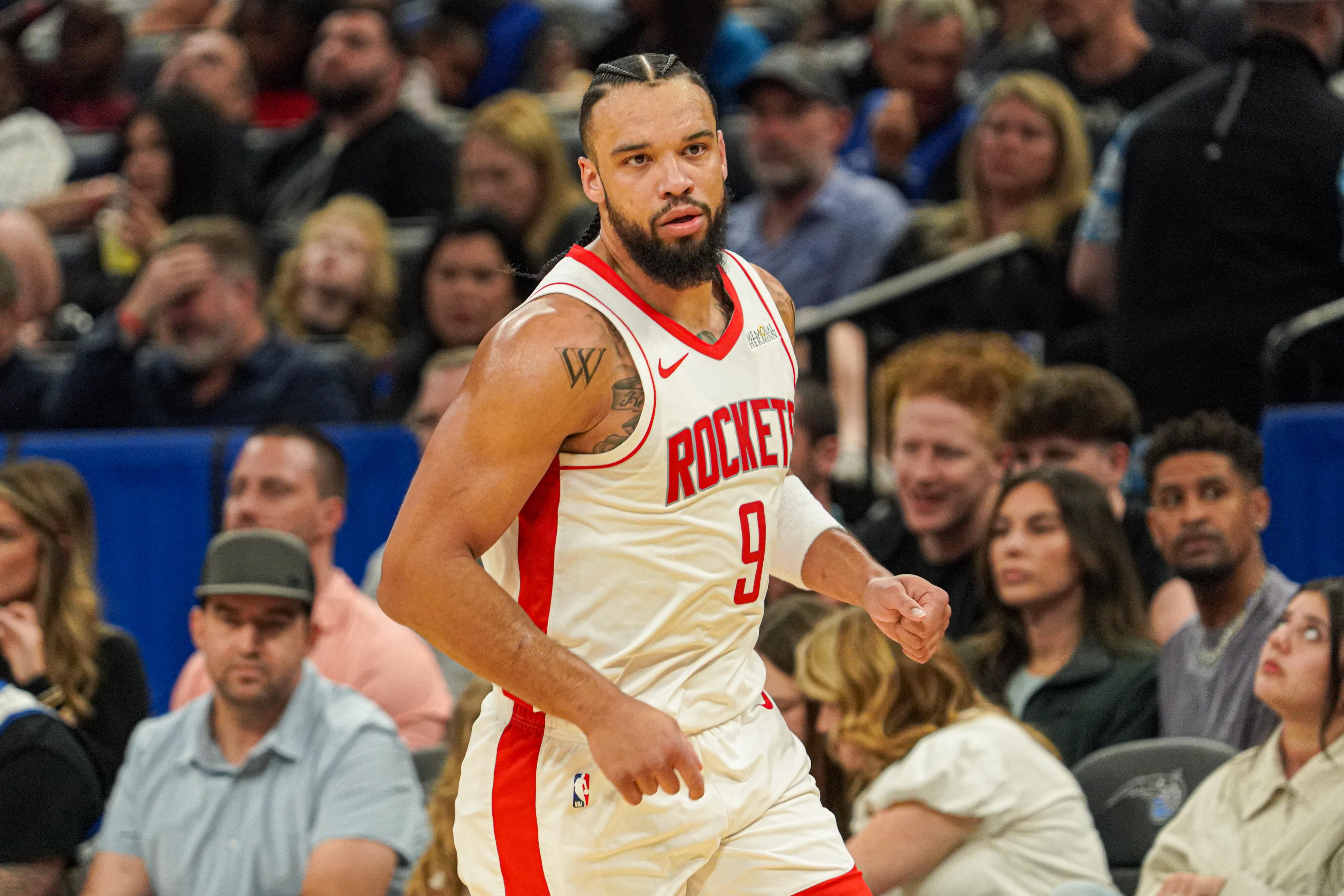 莱恩-霍林斯:狄龙场下是最安静&amp;amp;有礼貌的队友之一 他很照顾自己人