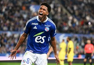 乐鱼vip-切尔西外租小将桑托斯多项数据领跑法甲:188次地面对抗&amp;110次抢断