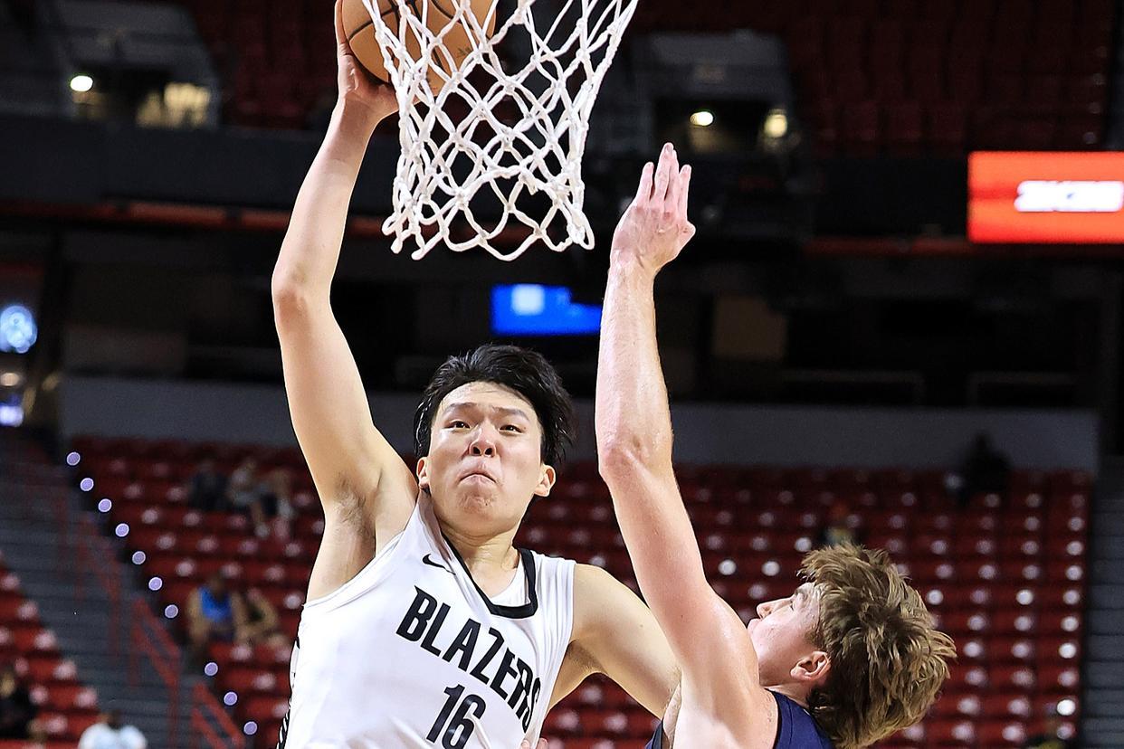 举火烧天+飞身补扣，杨瀚森虽败犹荣！两项短板暴露仍获美媒力挺