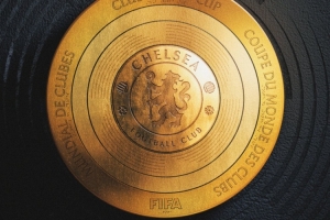 冠军荣耀！世俱杯官方社媒晒金色切尔西队徽
